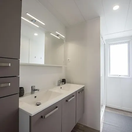 Pour 6 Dans Un Domaine Avec Piscine בקתה