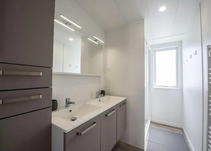 Pour 6 Dans Un Domaine Avec Piscine Chalet