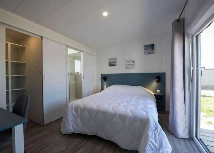 Pour 6 Dans Un Domaine Avec Piscine *